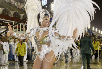 巴西狂欢节舞女奔放 网友：吃不消，排量太大！