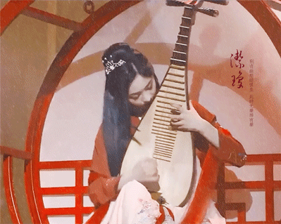 第一位坐上王思聪副驾的女星！校长换口味了？