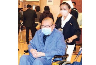 坐着轮椅离开了医院，刘銮雄回应健康状况问题