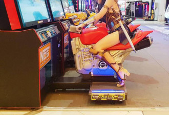 泰国“神奇女侠”太美走红 真实性别却成谜