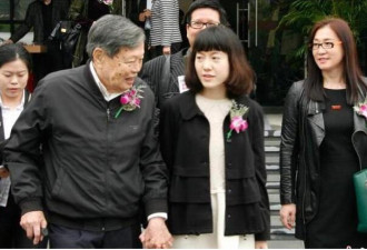 43岁翁帆与97岁杨振宁近照曝光 越来越年轻