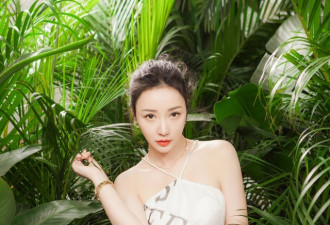 柳岩上围傲人秀性感美腿 展现浓郁女人味