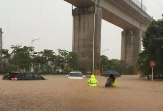 一场暴雨过后  深圳变成一片汪洋