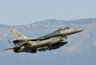 美国F-16战机坠毁 飞行员受伤