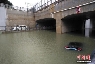 桂林暴雨袭城致多处内涝 部分学校停课