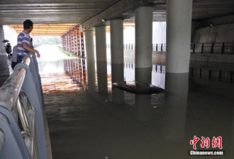 桂林暴雨袭城致多处内涝 部分学校停课