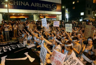 美女如云的台湾空姐罢工现场,颜值可以战胜一切
