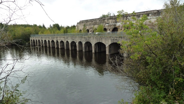Pinawa Dam Provincial Heritage Park is north of Pinawa, downstream on the Pinawa Channel.