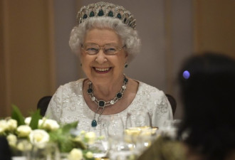英女王年俸将涨600万英镑 能否收支相抵引关注