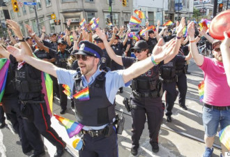 多伦多警察“同志”受邀参加纽约同性恋游行