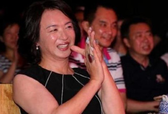 舞蹈家金星素颜照曝光但杨丽萍的脸才是真尴尬