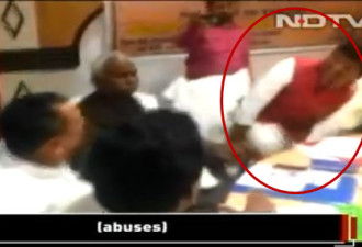竟然为一块石头，印度俩议员记者面前脱鞋互殴