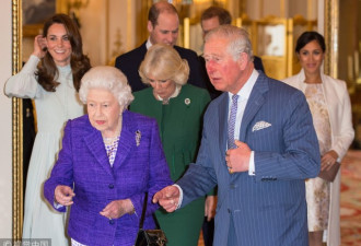 92岁英国女王现身，庆祝自己儿子当王储50周年