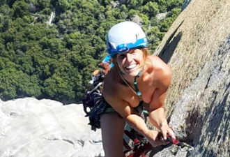 裸女攀岩登加州酋长岩创纪录 称“尿尿超方便”