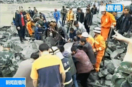 四川山体垮塌100余人被埋 现场发现生命迹象!