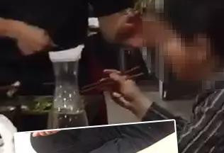 澳女中餐馆吃霸王餐，还将中国服务生咬至缝针