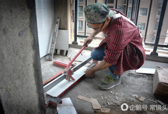 大学生毕业先做农民工 干一天活挣130元