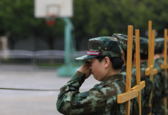 从女生到女兵 她们如何完成军营华丽转身