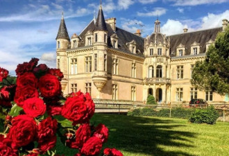 小情侣花几百万在法国买了个城堡 翻修后...