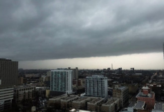 美国气象局发布大芝加哥地区的龙卷风警报