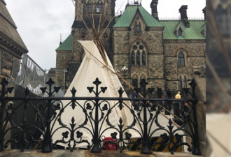150年国庆前奏曲：原住民国会山搭帐篷抗议
