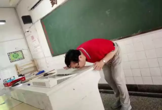 特级教师退休吻别讲台走红拒绝高薪机构去农村