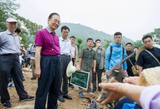 温家宝现身地质大学野外教学活动