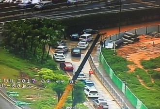 深圳交警暴雨中抓到一条大鱼 网友回复亮了