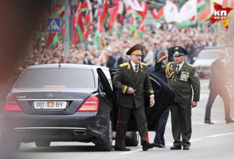 白俄罗斯阅兵抢镜的除了中国红旗 还有冰箱家具