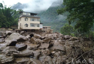 云南泥石流淹没村庄 一位村民救了全村人