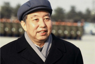 华国锋：唯一集党政军三大权的人