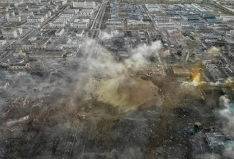 江苏爆炸化工厂区如废墟 现场惊现巨坑