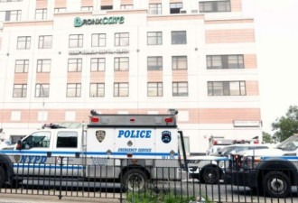 纽院遭解雇医生是黑人 端着M-16步枪扫射