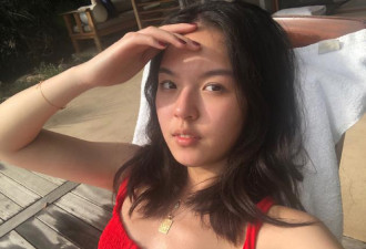 李咏女儿法图麦与妈海外度假 晒泳装照青春靓丽