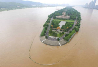 湖南长沙持续暴雨 网友：橘子洲变&quot;航母&quot;