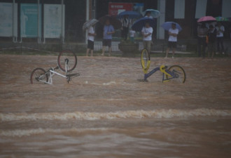 湖南一官员指挥救灾时被洪水卷走 下落不明