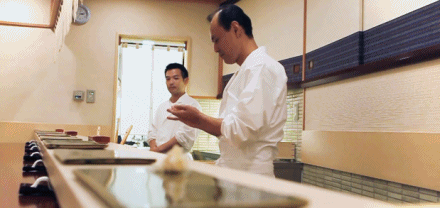 日本开了家黑科技寿司店，吃之前 要先验尿…
