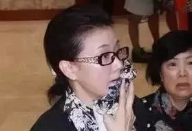 宋祖英老到无人识女神形象破灭，老公身份曝光