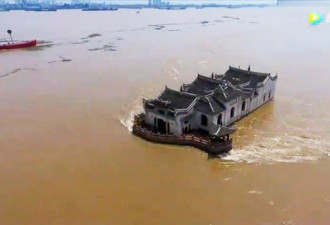 湖北700年古建筑洪水中屹立不倒 震撼航拍曝光