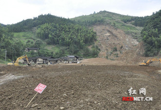 湖南洪灾：1人冒险回家被埋 20人救援9人身亡