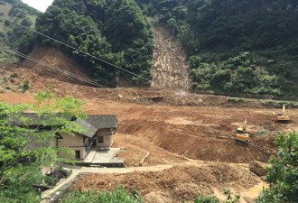 湖南洪灾：1人冒险回家被埋 20人救援9人身亡