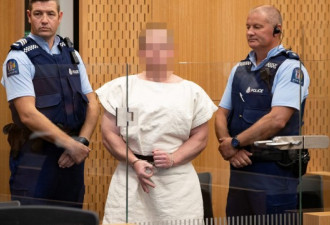 新西兰枪击案嫌犯出庭受审,竟微笑打出这手势