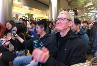 库克突然现身北京 去苹果王府井零售店参加活动