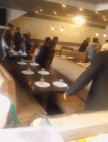 多伦多高档餐厅爆发群架 网友：不用拳头而用