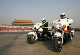 恐怖摩托车车祸 加州华裔夫妇被抛出车外