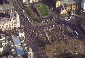 拜拜欧盟！数千抗议者围堵议会大楼要“脱欧”