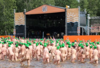 789人裸泳白花花一片 芬兰3度挑战世界纪录