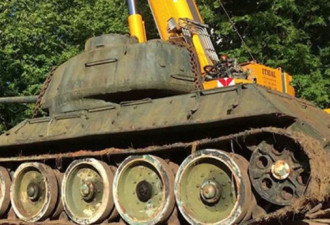 俄军在戈兰高地挖出“古董” 一辆T-34坦克