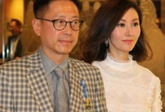 49岁李嘉欣和许晋亨携手看赛马 不像夫妻像父女