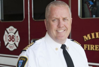 大多伦多年薪16万的消防局长被曝用公车玩车震